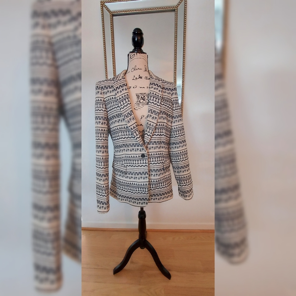 Oversized fitted Tribal Tweed blazer. Size 10 Excellent condition